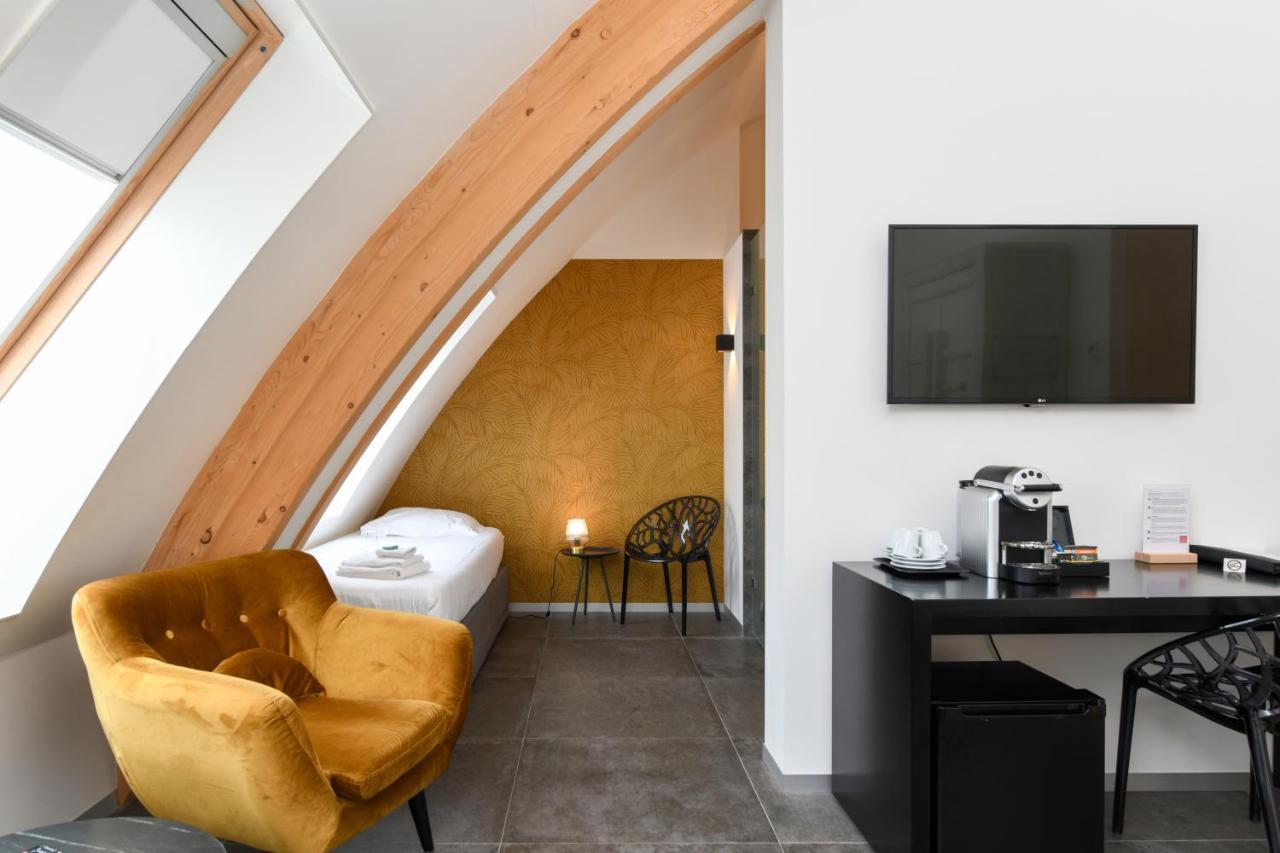 Hotel De Roode Schuur ไนเกิร์ก ภายนอก รูปภาพ